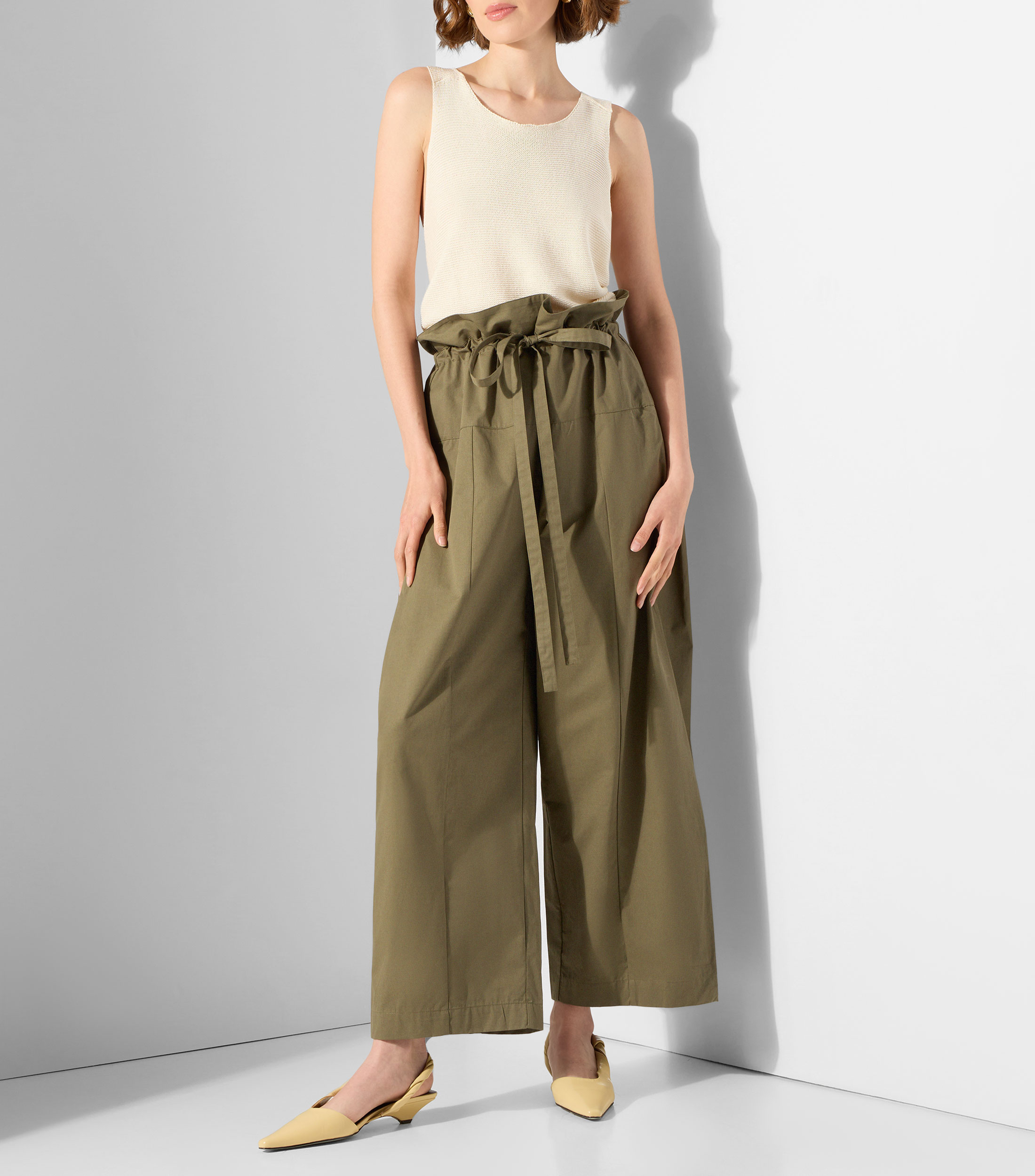 Pantalón casual acampanado Mujer